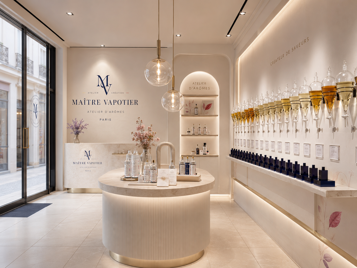 Boutique Maître Vapotier avec comptoir central, luminaires suspendus et mur d'arômes